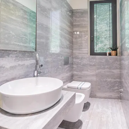 Elite Retreat - With Pool And Parking By Rent דירה
